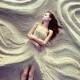Unique and Creative Bride Photo ♥ Sand Around the Bride by Russian Photographer Chertkova Svetlana | Siradisi, Farkli Gelin Fotograflari