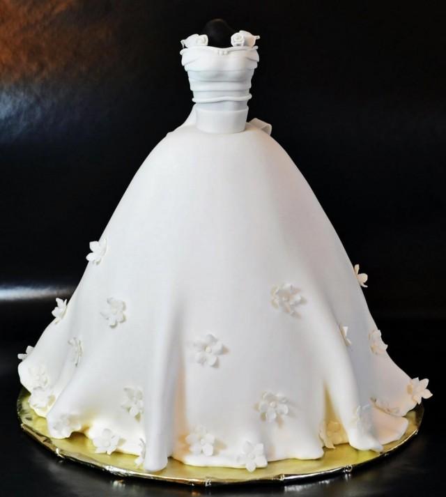 wedding photo - A remarkable wedding dress cake