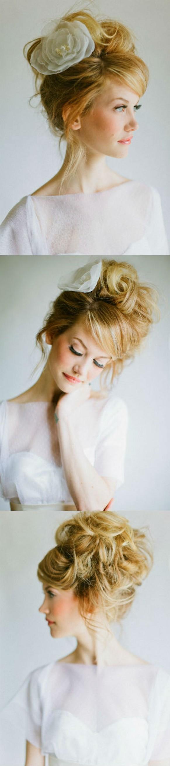wedding photo - Romantique cheveux mariée de style avec grande rose accesorizes
