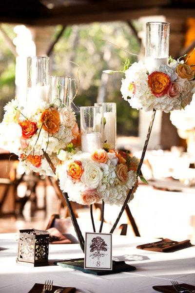 Hochzeit - Centerpieces with white and orange roses