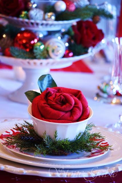 Wedding - Creative Christmas Wedding Dinner Party Ideas ♥ Christmas Rosette Napkin Fold 
