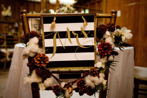 Hochzeit - Winter Wedding Dekore ♥ DIY Holiday Wedding Chair Dekore