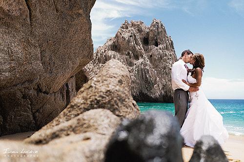 زفاف - حول الصخور