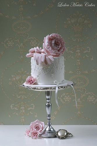 زفاف - الفاوانيا الوردي مع قفازات خمر