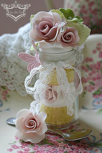 Mariage - Gâteau de pot avec des roses