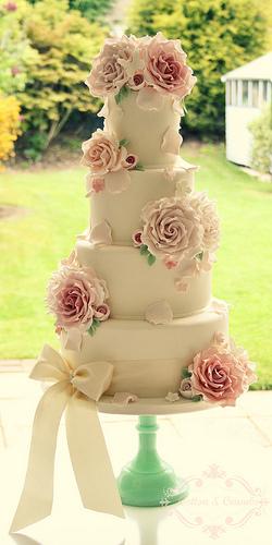 Свадьба - Розы и лепестки Свадебный торт
