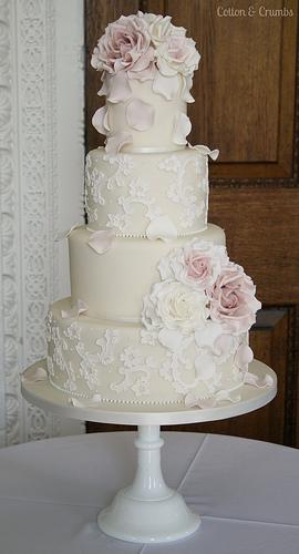 Mariage - Délicate dentelle gâteau de mariage