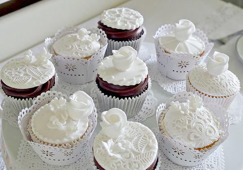 Hochzeit - Spitze Cupcakes