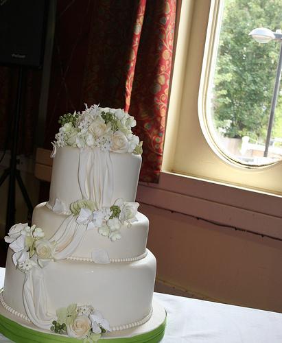 Wedding - Cream And Pale Green Wedding Cake