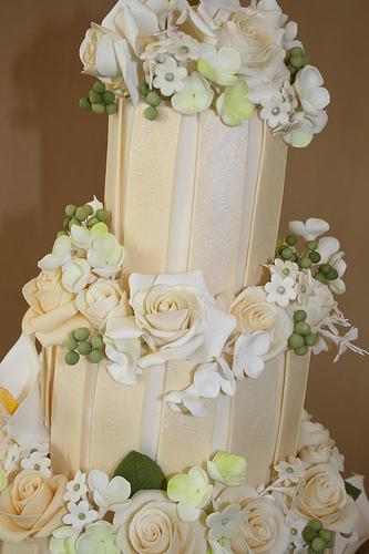 Mariage - Quatre Tier Stripe gâteau Close Up
