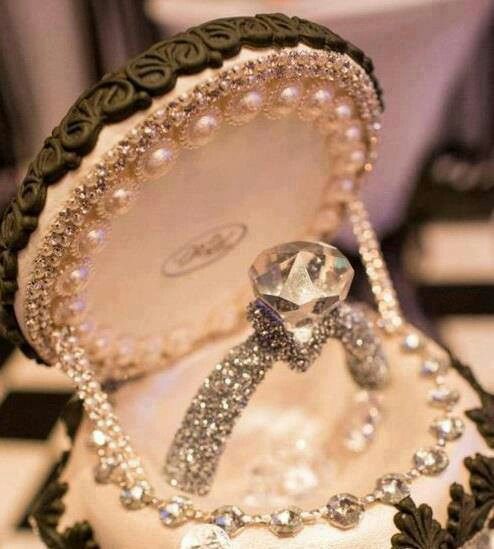 Hochzeit - Vintage Diamond Ring, And The Box 