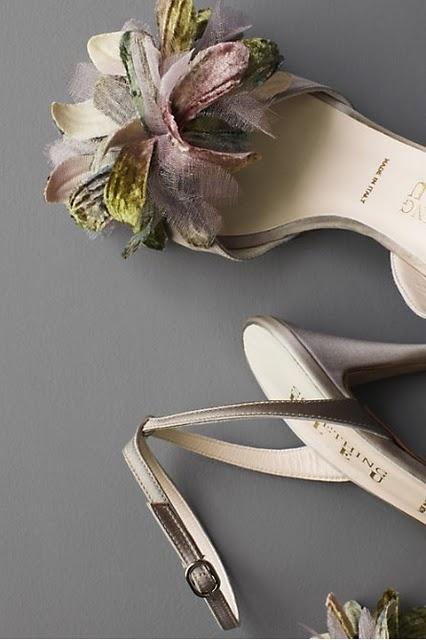 Wedding - Gray high heels wedding sandals decorated with petals