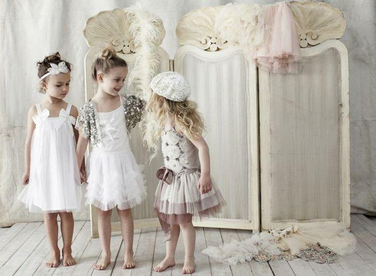 Wedding - Cute flowergirls in white dresses