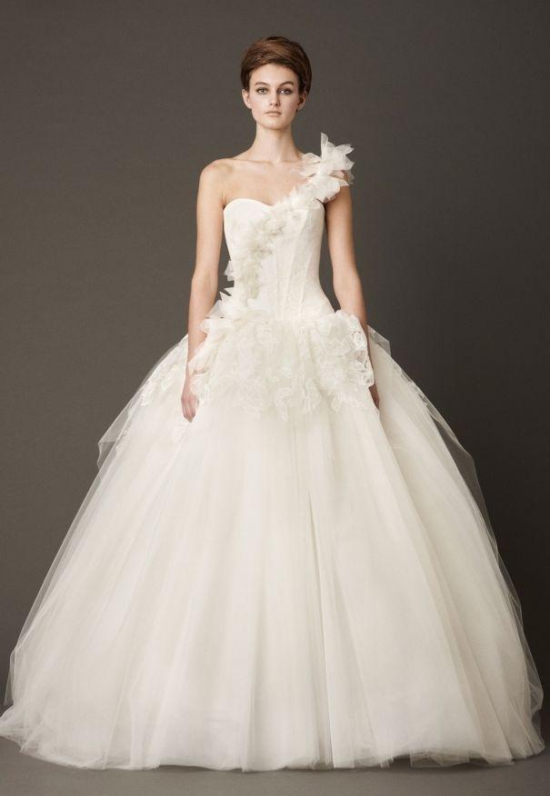 Wedding - A white-colored wedding dress to make you look beautiful.