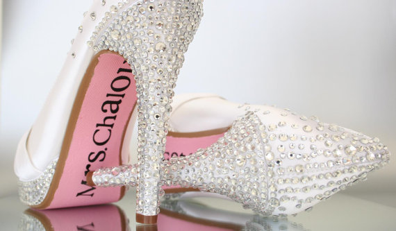 زفاف - أحذية الزفاف - منصة أحذية الزفاف الأبيض مع حجر الراين تفاصيل، رسمت وحيد وحفظ تاريخ الشارات