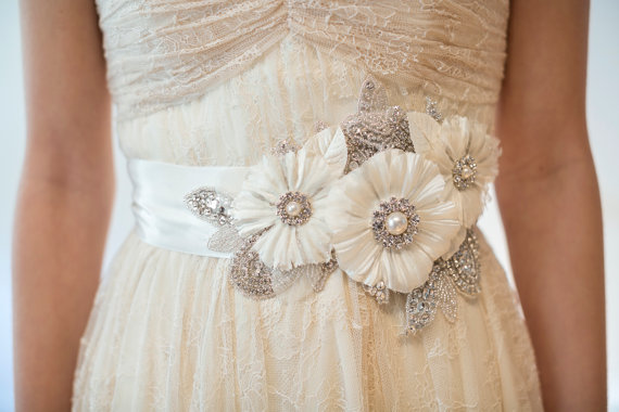 زفاف - Bridal Gown Sash, Rhinestone Sash, Flower Wedding Gown Sash, Ivory Ribbon Sash - New