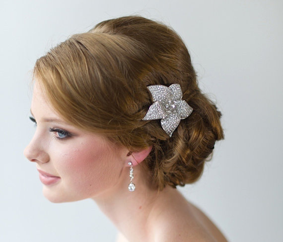 Hochzeit - Crystal Bridal Hair Clip, Wedding Hair Accessory, Wedding Headpiece, Rhinestone Flower Hair Clip - New