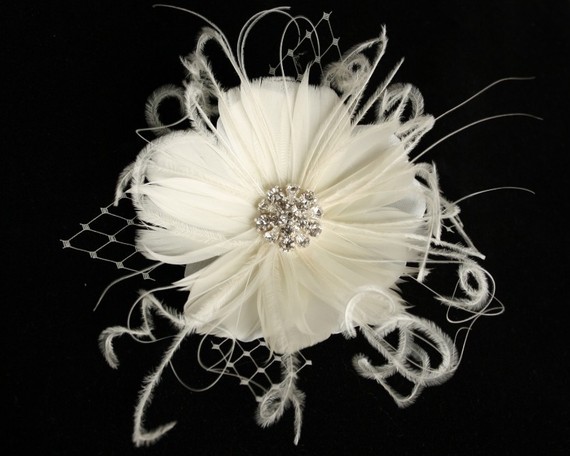 زفاف - Bridal Feather Fascinator, Floral with French Tulle, Hairclip, Headpiece, Birdcage Veil - ODETTE - New