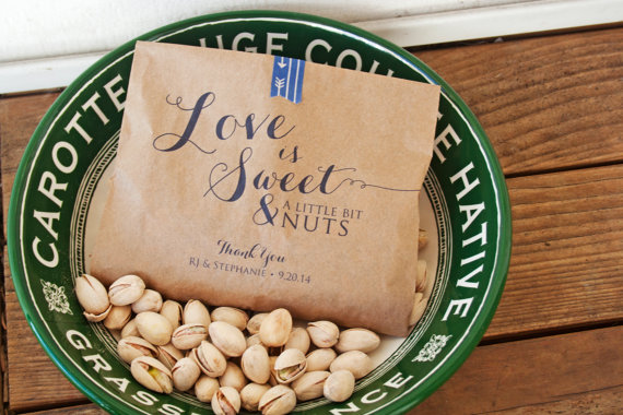 Hochzeit - Love is Nuts Wedding Favor Bag - Nut Favor - Candied nuts - Hazelnut favor - Peanut Favor -  25 Bags - New
