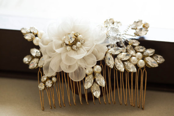 Свадьба - Handwired gold floral small bridal hair comb