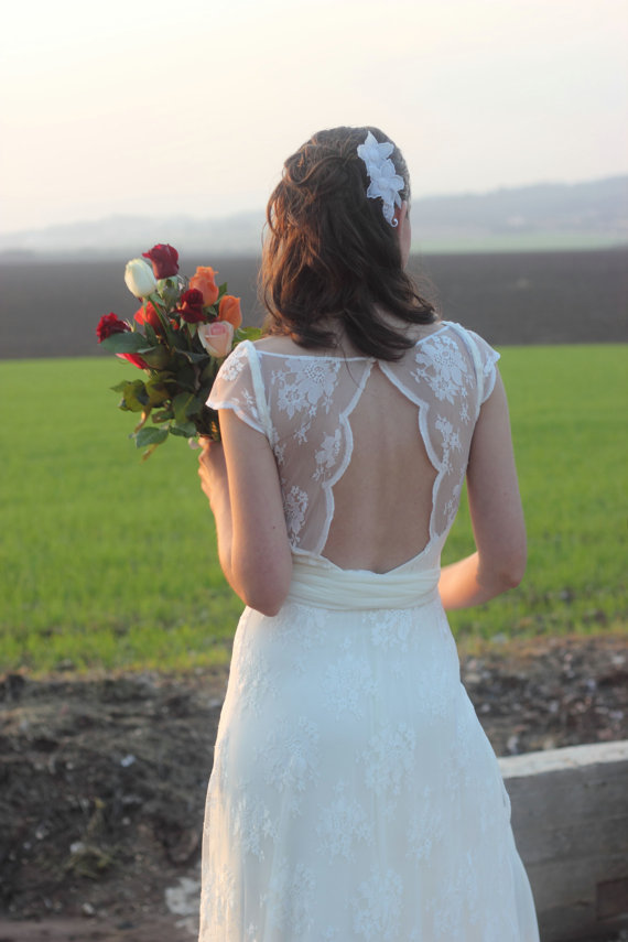 Hochzeit - Romantic wedding dress with backless