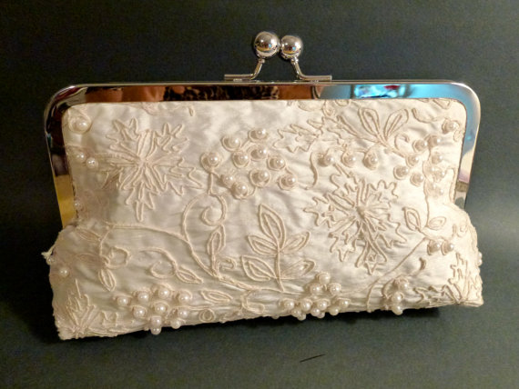 Hochzeit - Bridal Clutch Ivory Silk and Large Pearl Bag Couture - New