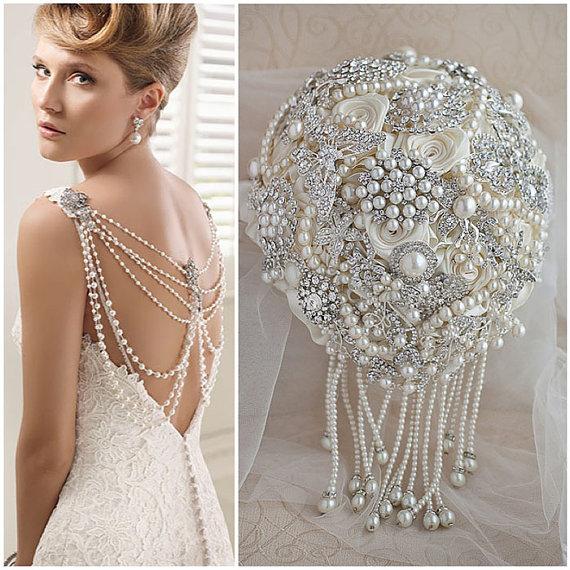 زفاف - Cascadind Ivory pearl and crystal brooch bouquet SALE! READY to SHIP! Brooch bouquet - New