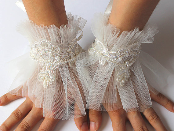 Hochzeit - Ivory Bridal Pearl Lace Tulle Cuffs Bracelet, Victorian Lace Cuff, Fingerless Wedding Gloves, Bride Accessories, Winter Wedding Lace Mittens - New