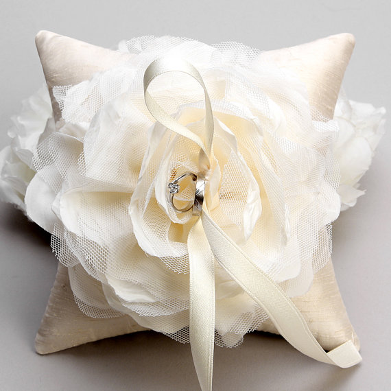 زفاف - Wedding ring pillow - ivory flower bridal ring bearer pillow - Laurel - New