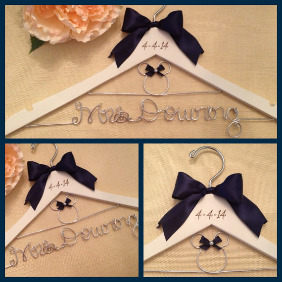 Hochzeit - Disney Wedding / Disney Bride Hanger / Minnie Mouse Hanger / Wedding Hanger / Personalized Hanger / Bridal Hanger / Burned Wedding Date - New