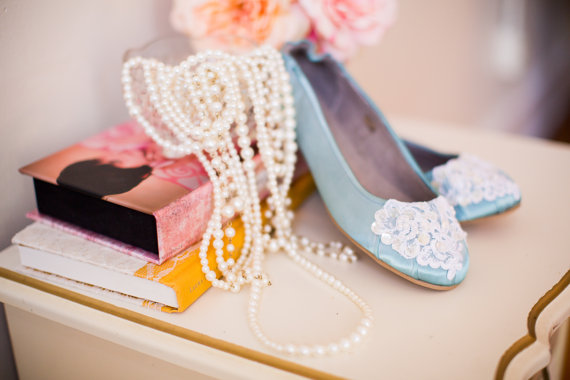 زفاف - Wedding ballet flats low heel bridal shoes embellished with white organza lace, crystal sequins, and pearls - New