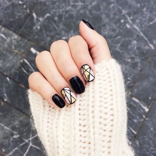Свадьба - 16 Chic Black And White Nail Designs You Will Love