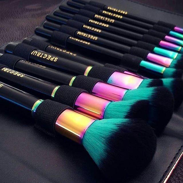 Hochzeit - Vibrant Makeup Brushes, Tools And Accessories. Hand Finished, Vegan And Cruelty Free. Apply Your Makeup With Works Of Art.