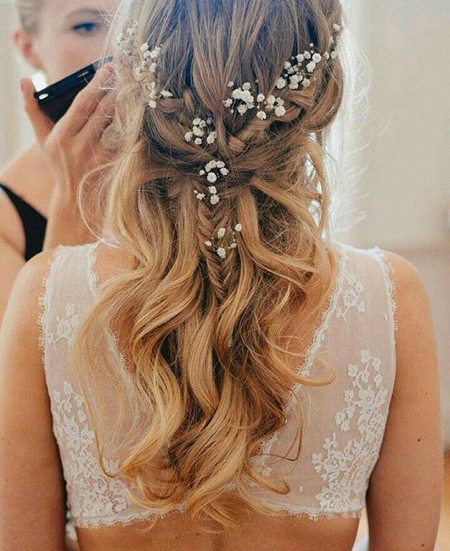 Hochzeit - Bridestory On Instagram: “For A More Relaxed And Casual Wedding Celebration, Why Not Try Wearing Your Hair Down Like This One? Loving The Hair Style That Oozes A…”