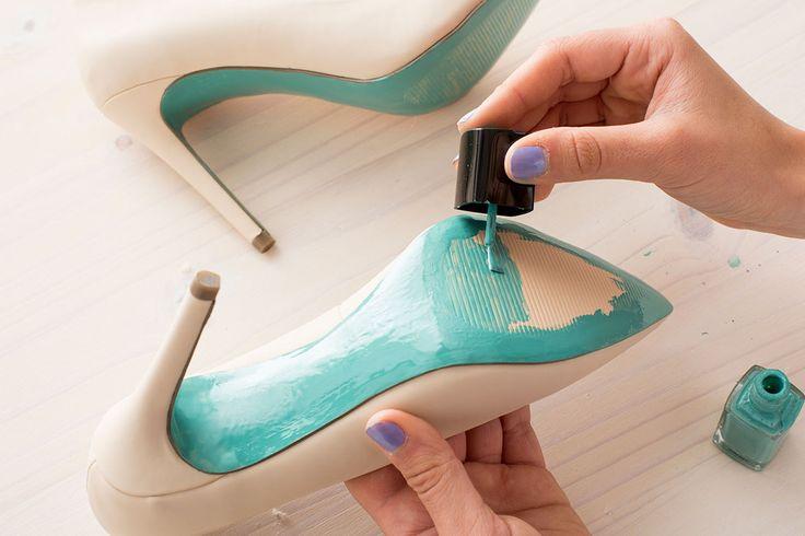 Mariage - 2 Quick   Easy DIY Ways To Customize Your Wedding Day Heels