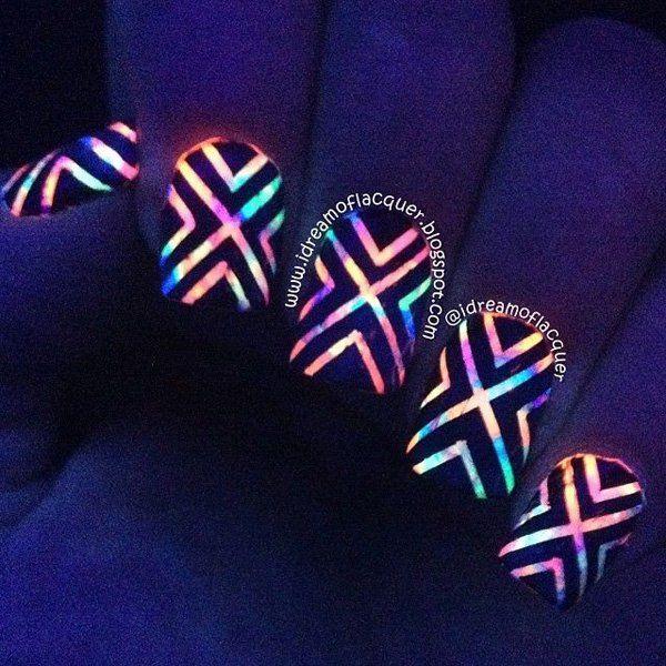 زفاف - 30  Eye-catching Glow Nail Art Designs