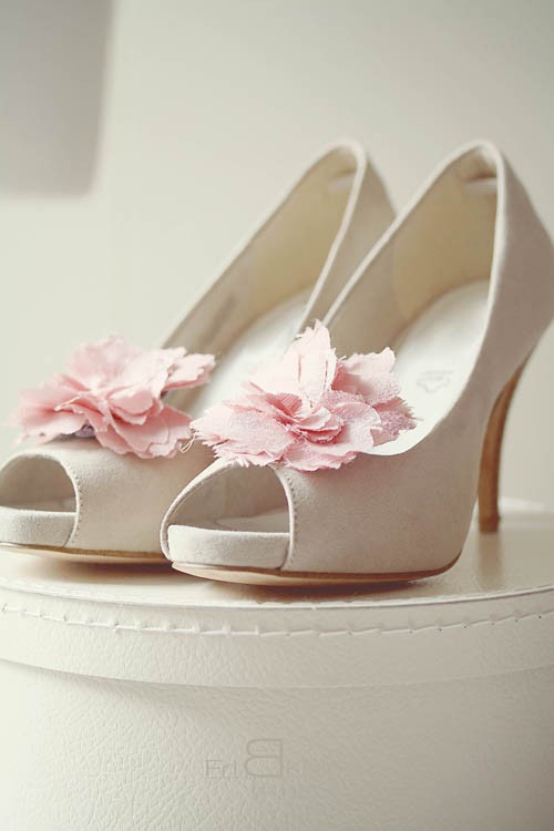 زفاف - الأحذية التي تجعلنا لول
