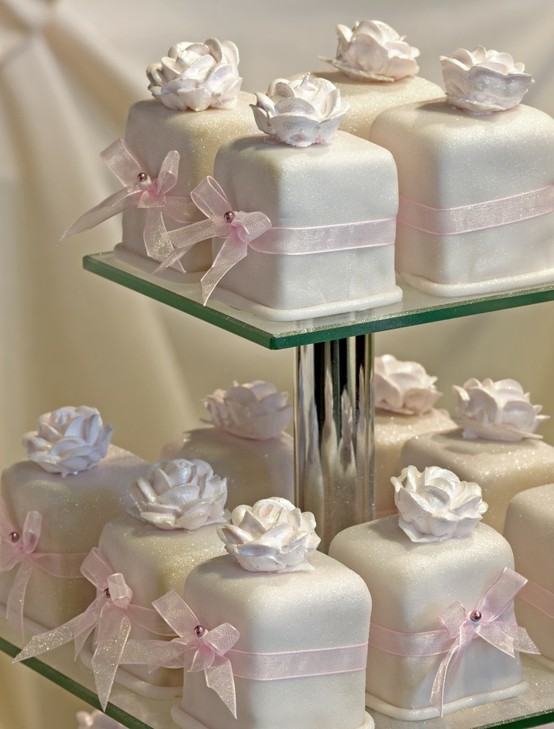 Hochzeit - Yummy Fondant Hochzeit Cupcakes ♥ Mini Wedding Cake