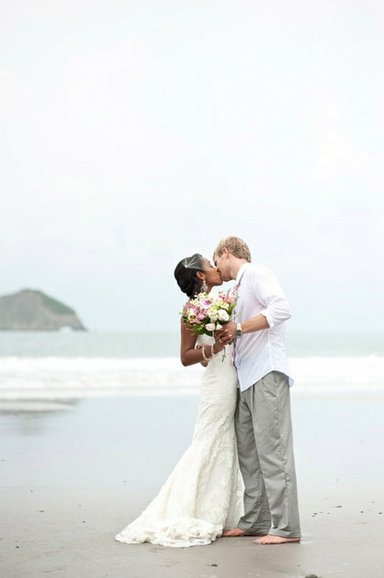 Свадьба - Свадебный поцелуй Фото ♥ пляже Свадебная фотография