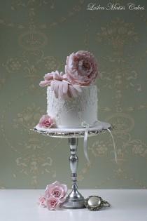 wedding photo - الفاوانيا الوردي مع قفازات خمر