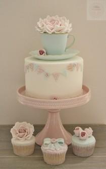 wedding photo - Neue Klasse - Speise Teetasse und Untertasse Kuchen