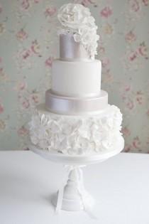 wedding photo - Ruffles Wedding Cake