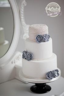 wedding photo - Grey And Cream Cake