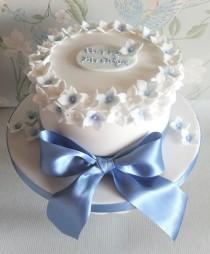 wedding photo - Blau-und Weiß-Geburtstags-Kuchen