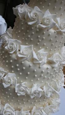wedding photo - Gros plan sur le gâteau de mariage Cinq Tier