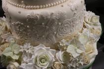 wedding photo - Кружева торт нижнем ярусе