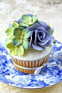 wedding photo - Hydrangea Cupcake With Blue Roses