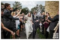 wedding photo - Confetti Angriff.