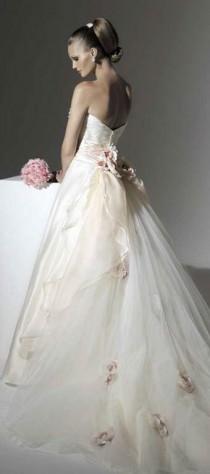 wedding photo - Shining wedding gown with a broad belt