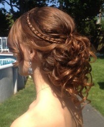 wedding photo - Charming hairstyle for the bride
